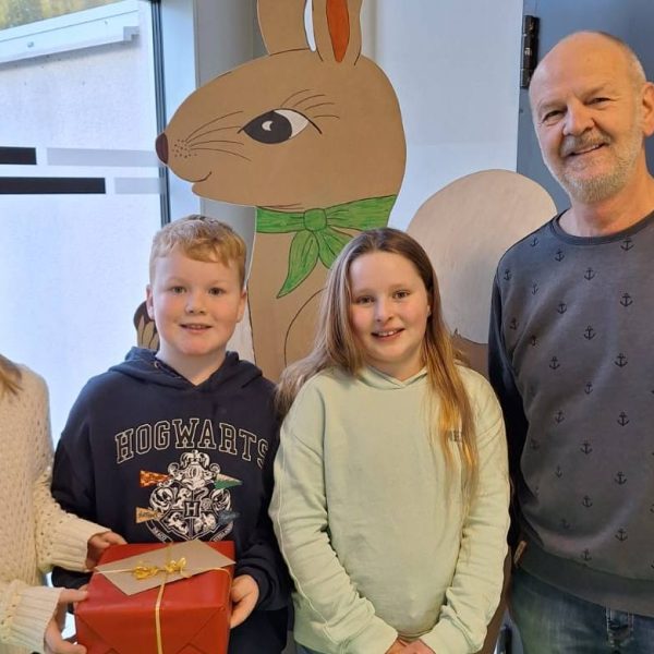 Übergabe des Erlöses des Niemegker Weihnachtsstollens an den Johanniter-Hort „Flinke Eichhörnchen“